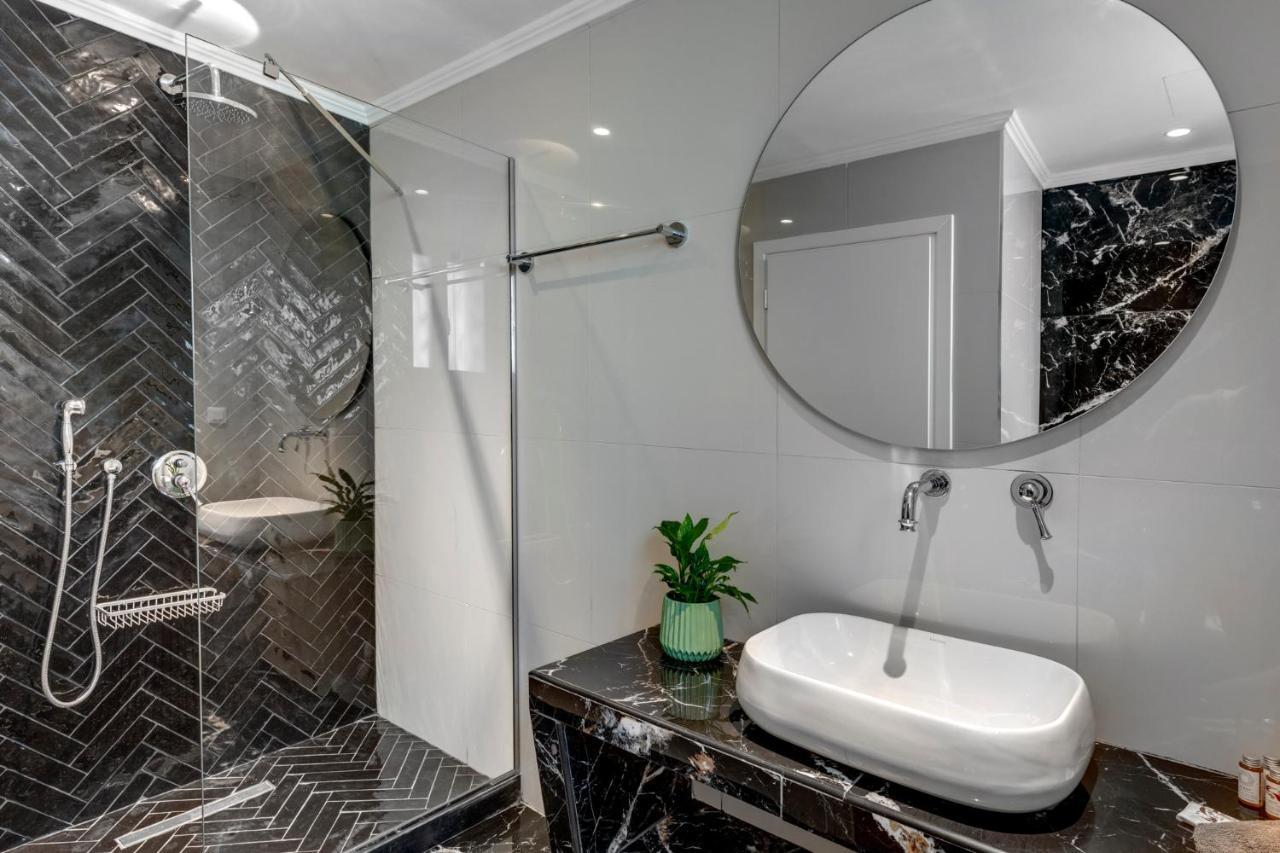 Amare Boutique Suites Ermoupoli Bagian luar foto