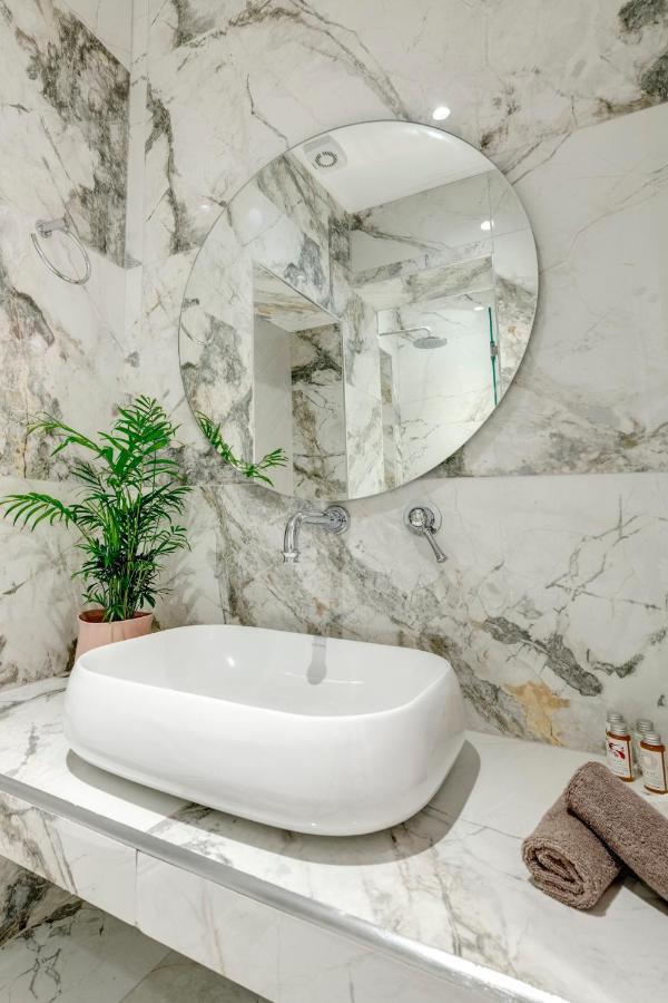 Amare Boutique Suites Ermoupoli Bagian luar foto