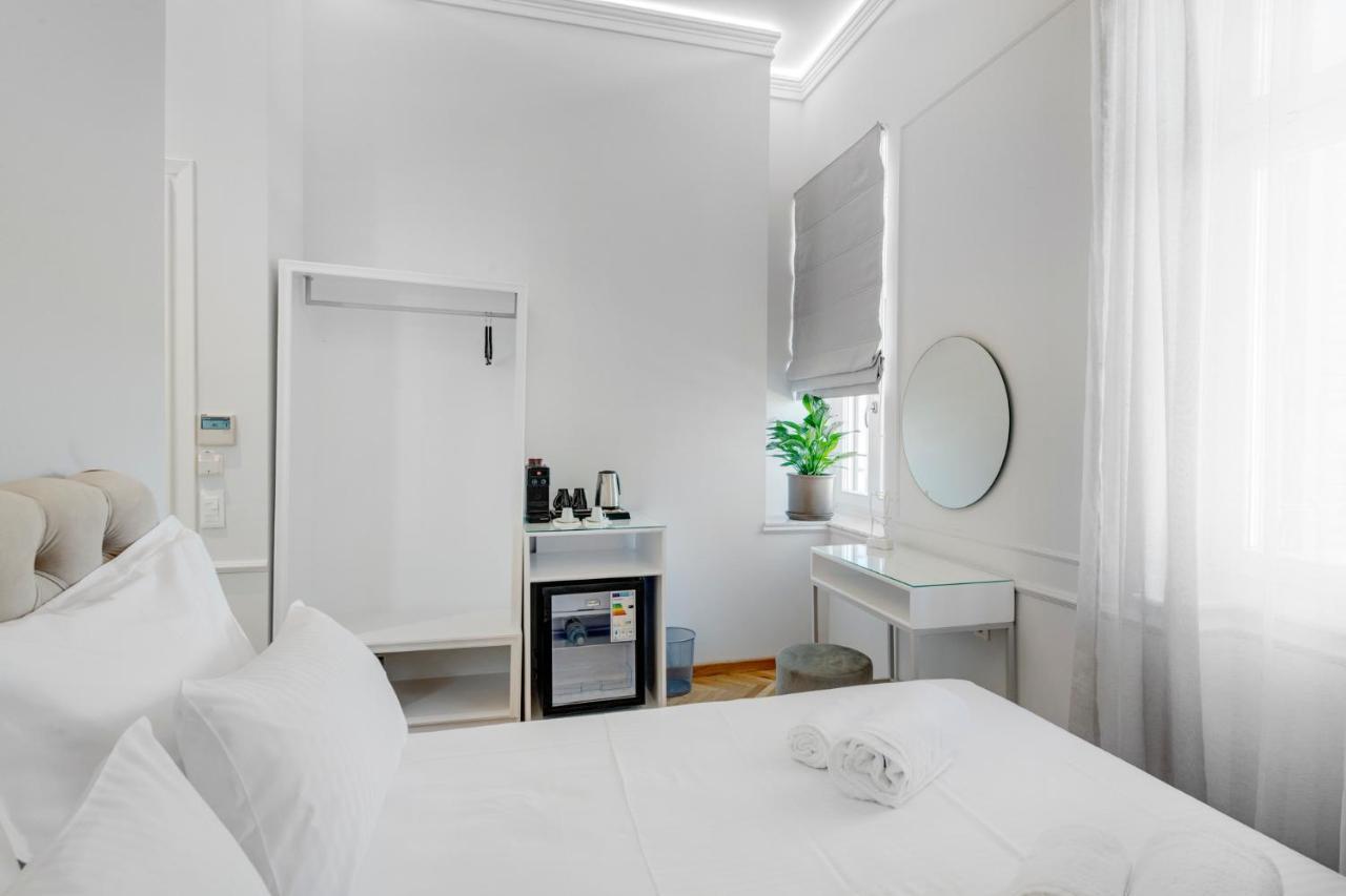 Amare Boutique Suites Ermoupoli Bagian luar foto