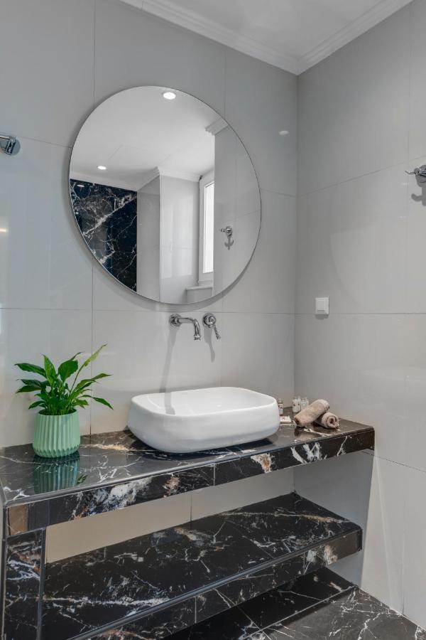 Amare Boutique Suites Ermoupoli Bagian luar foto